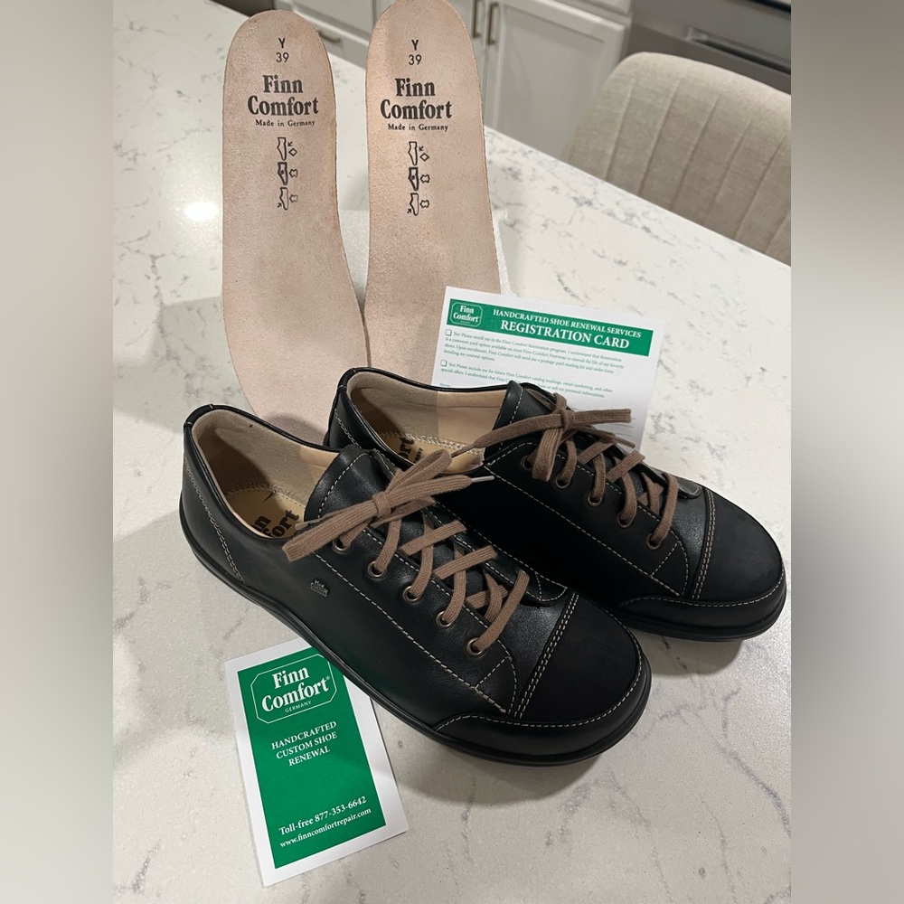 Finn Comfort Women's Black Leather and Suede Sneakers